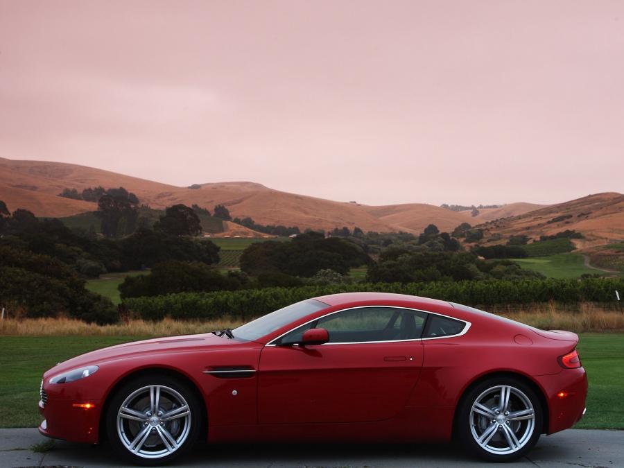  Aston Martin V8 Vantage 2008 года  (NA) (фото 5 из 16)